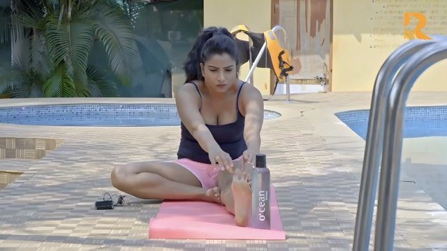 Padosan E01 2025 Hindi Hot Web Series – Rioplus